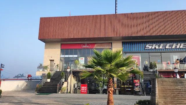 Infrastructure Clients – Retail & Hospitality